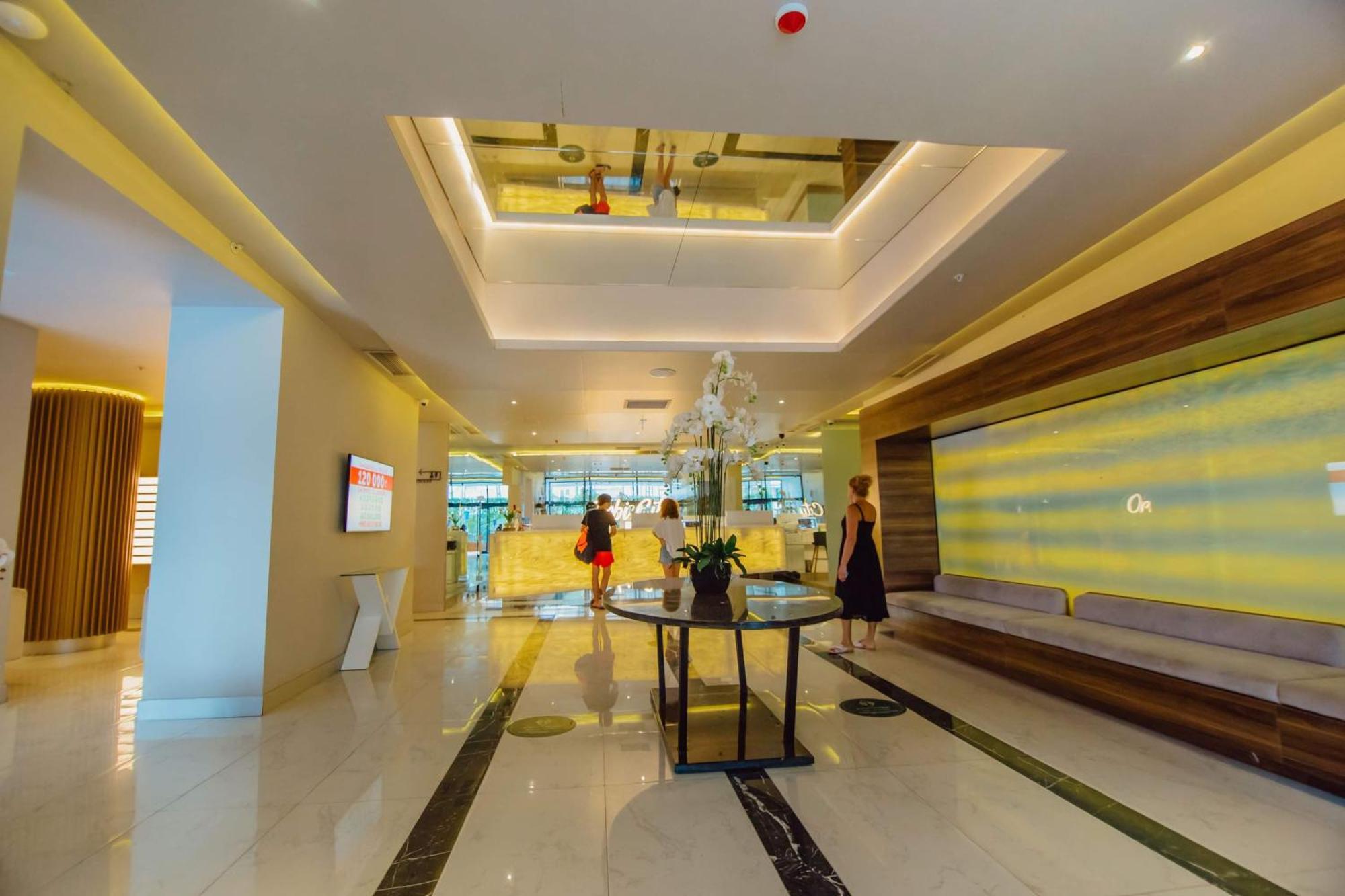 Orbi City Center Sea View Aparthotel Batumi Eksteriør bilde